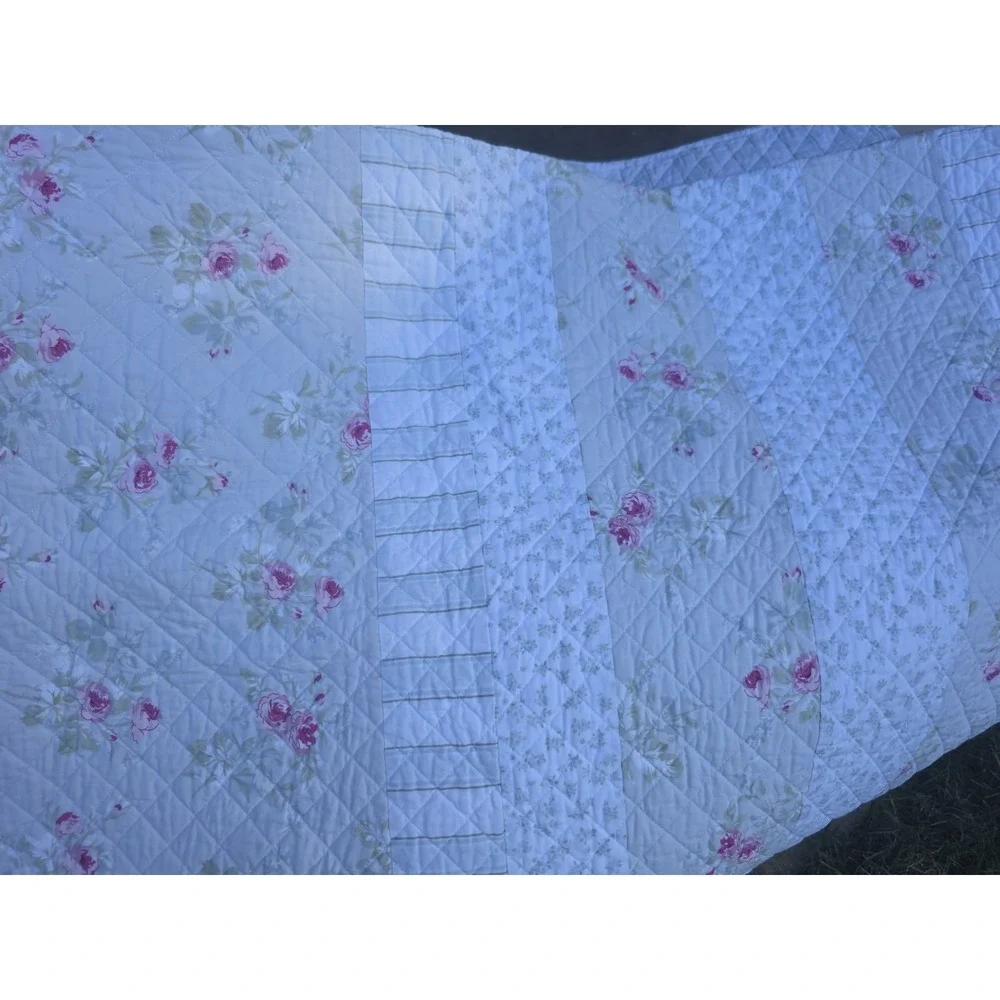 Simply Shabby Chic Queen Quilt Patchwork Roses/Stripes 100% Cotton EUC